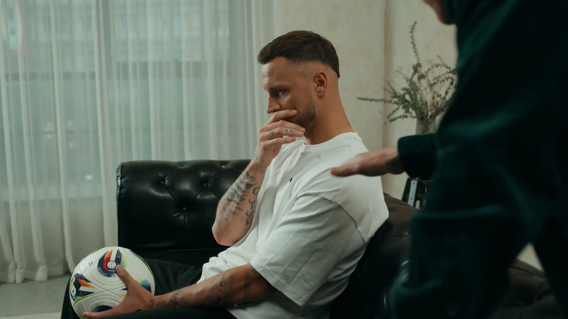 Still 11 aus iDM x Arnautovic 2026